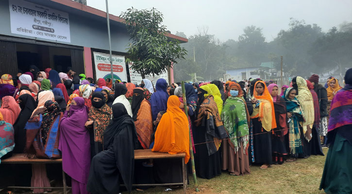 শ্রীপুরে ভোট: পুরুষের চেয়ে নারী ভোটার বেশি