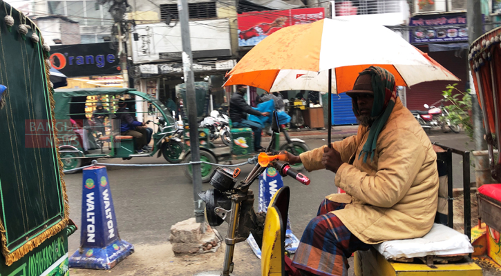 রাজশাহীতে গুঁড়ি গুঁড়ি বৃষ্টি, বেড়েছে শীতের প্রকোপ 