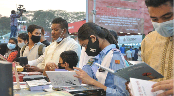 থ্রিলার বইয়ে আগ্রহ বাড়ছে তরুণদের