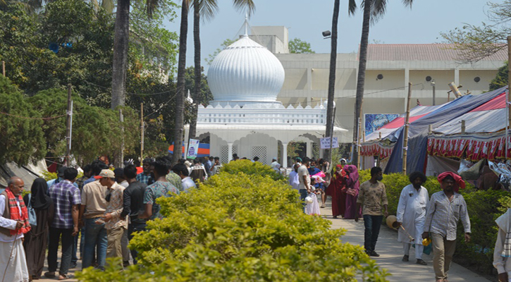 লালন মেলায় সাধুদের আনাগোনা কম