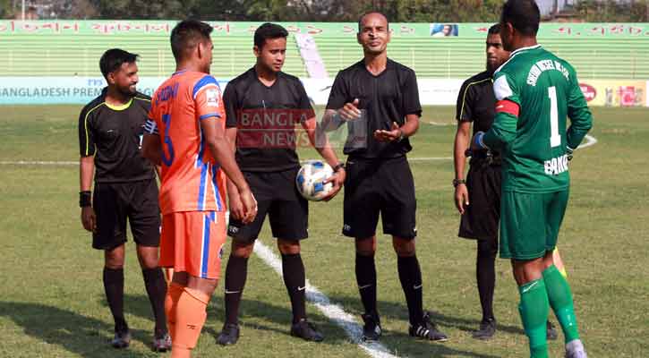 বিতর্কিত দুই রেফারিকে নিষিদ্ধ করার দাবি শেখ রাসেলের