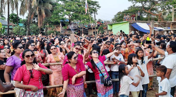 চৌফলদন্ডীতে সাংগ্রেপোয়ে কনসার্টে বাঁধভাঙা উচ্ছ্বাস