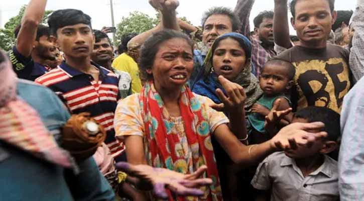 সিলেটে মন্ত্রী যেতেই ত্রাণ নিয়ে কাড়াকাড়ি, লাঠিচার্জের অভিযোগ!