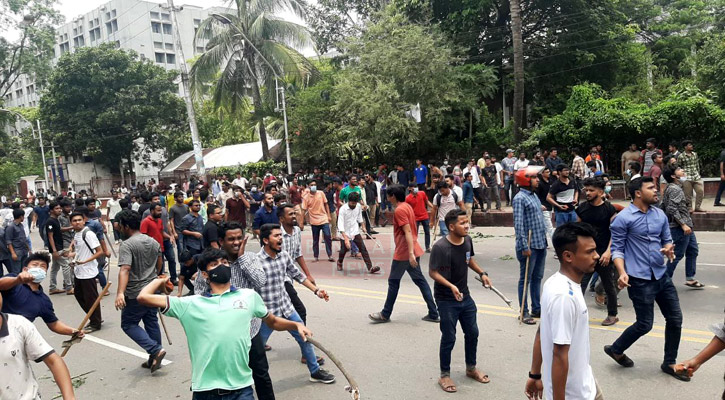 ঢাবিতে ছাত্রদল-ছাত্রলীগ সংঘর্ষ, অস্ত্রধারীদের গ্রেফতারের দাবি