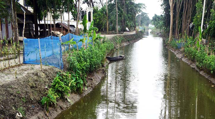 পুনঃখননে মরা খালে ফিরছে যৌবন