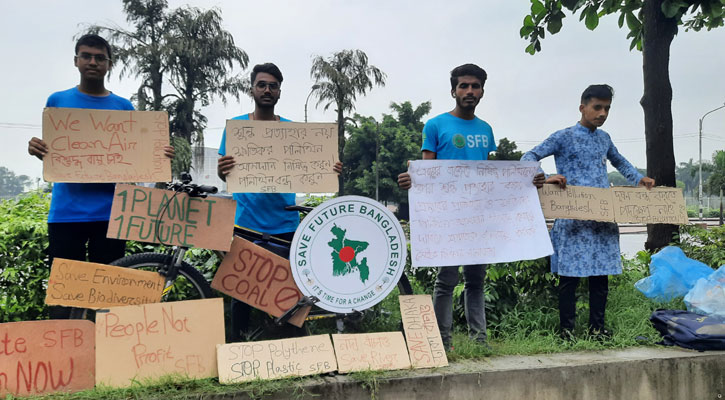 পলিথিন নিষিদ্ধ করার দাবিতে সংসদের সামনে মানববন্ধন