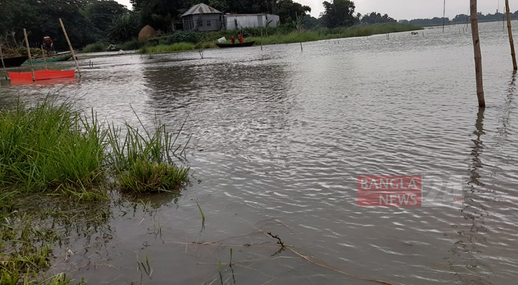 ফরিদপুরে ৫৬ গ্রামের ১০ হাজার মানুষ পানিবন্দী