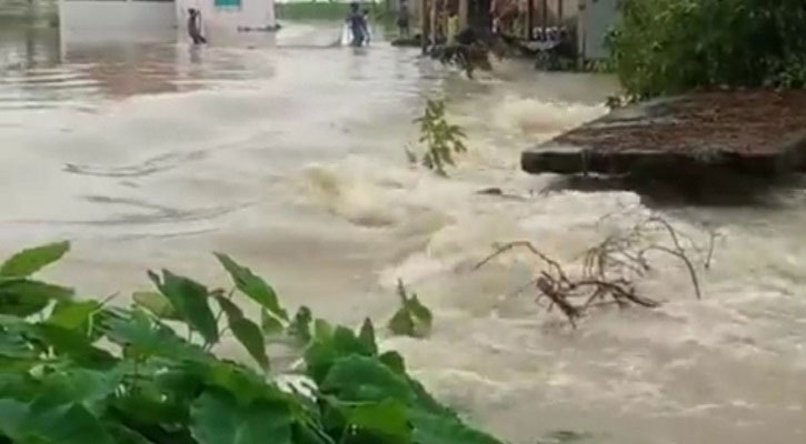 বন্যার পানিতে মাছ ধরতে গিয়ে স্রোতে ভেসে যান জেলে, অতঃপর মৃত্যু
 