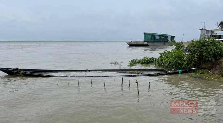 শরীয়তপুরে পদ্মার পানি কমতে শুরু করেছে