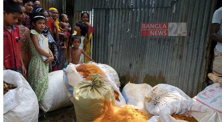 গোবর-সোডা আর লাল সেমাইয়ে তৈরি হচ্ছিল সস