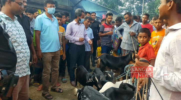 হাটে ছাগলকে পানি খাইয়ে মোটাতাজা, ২ বিক্রেতাকে জরিমানা