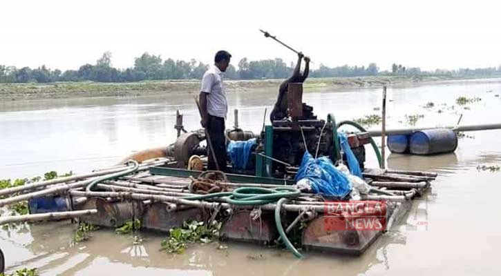 নগরকান্দায় অবৈধভাবে বালু উত্তোলন, ড্রেজার মেশিন ধ্বংস