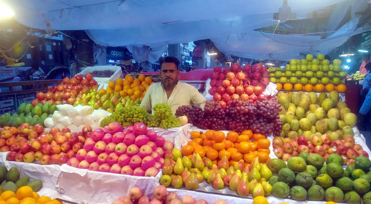 ফলের বাজারে আগুন