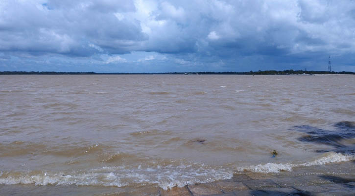 জোয়ার ও তীব্র স্রোতে বরিশালের ২৫ স্থানে বাঁধ ক্ষতিগ্রস্ত