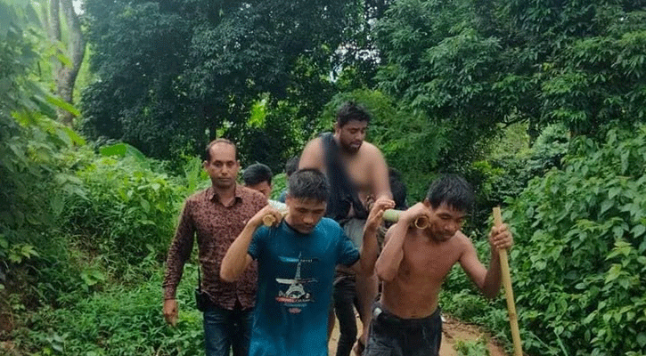 সাজেকে ঝরনায় আটকে পড়া পর্যটককে উদ্ধার করল পুলিশ