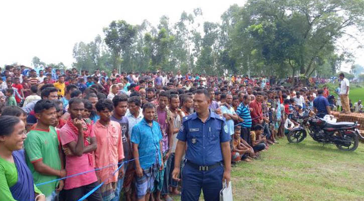 নিজ বাড়িতেই পড়েছিল যুবকের গলাকাটা মরদেহ 