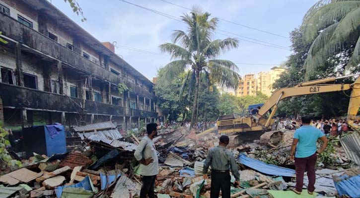 ৩৭৭টি অবৈধ স্থাপনা গুঁড়িয়ে দিলো রেলওয়ে 