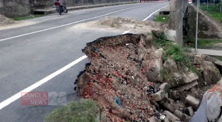 উদ্বোধনের আগেই রানীগঞ্জে কুশিয়ারা সেতুর অ্যাপ্রোচে ধস