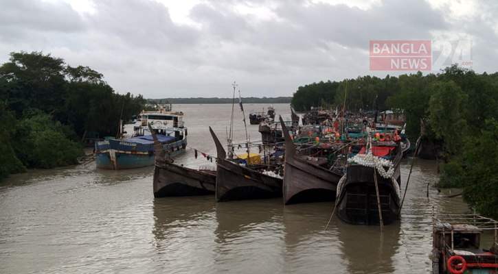 বৈরী আবহাওয়া, মাছ না ধরেই ফিরছেন জেলেরা