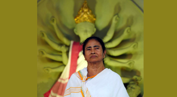 কলকাতায় পূজা উদ্বোধনের ঢেউ, শহরজুড়ে মমতা-দাদা-মহাগুরু