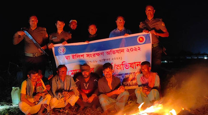 বেলকুচিতে মা ইলিশ ধরায় ৬ জেলের জেল