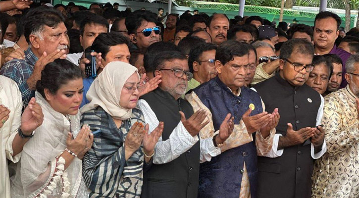 বঙ্গবন্ধুর প্রতিকৃতিতে ঢাকা জেলা আওয়ামী লীগ নেতাদের শ্রদ্ধা