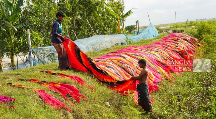 বান্টি গ্রামের কারিগরদের ব্যস্ততা...