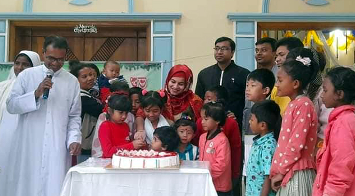 জামালপুরে পাহাড়ি নৃ-জনগোষ্ঠীর বড়দিন উৎসব