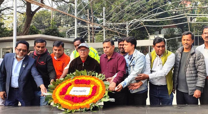 বঙ্গবন্ধুর প্রতিকৃতিতে বিপিজেএ নতুন কমিটির শ্রদ্ধা 