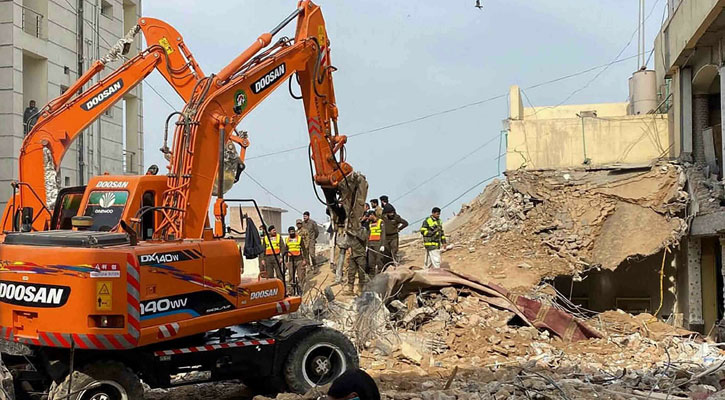 পাকিস্তানে মসজিদে আত্মঘাতী হামলায় নিহত বেড়ে ১০০