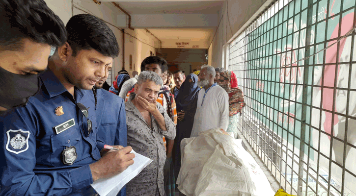 নিয়ন্ত্রণ হারিয়ে গাছে ধাক্কা, প্রাণ গেল চালক-হেলপারের