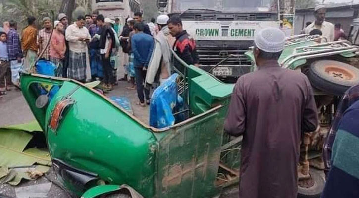 চাঁদপুরে বাসের ধাক্কায় অটোরিকশার তিন যাত্রী নিহত