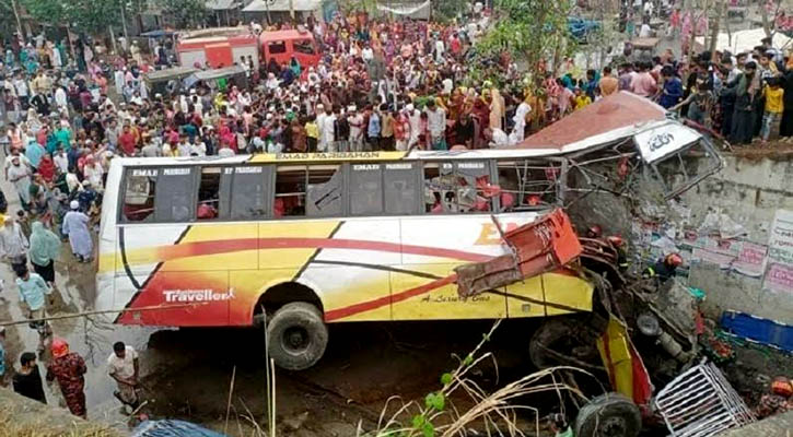 এক্সপ্রেসওয়ের দুর্ঘটনা: ঢামেকে বাসের সুপারভাইজারের মরদেহ শনাক্ত