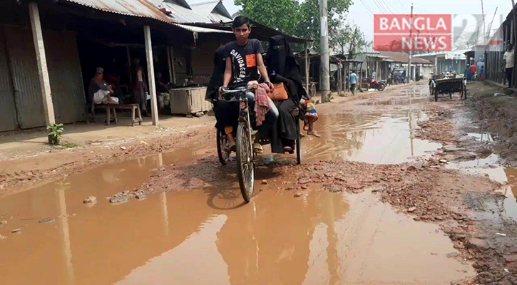 ৫৬ মাসেও শেষ হয়নি সড়কের সংস্কার কাজ