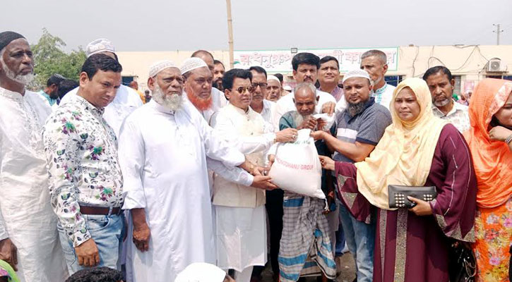 রূপগঞ্জে ৫ হাজার পরিবারকে খাদ্যসামগ্রী দিল বসুন্ধরা গ্রুপ