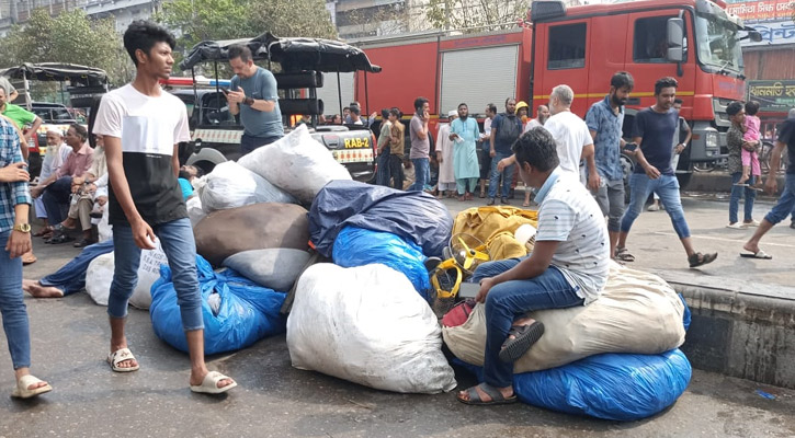 আগুন লাগার পর মালামাল চুরির অভিযোগ ব্যবসায়ীর 