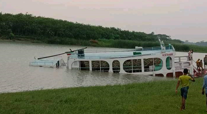 বরিশালে ঝড়ে কাত হয়ে ডুবে গেল যাত্রীবাহী লঞ্চ