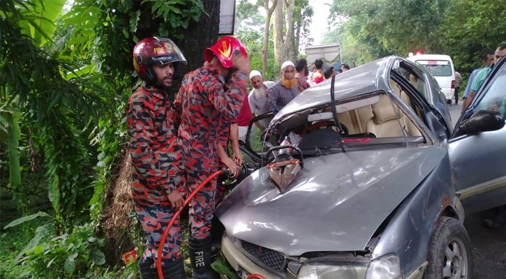 প্রাইভেটকার নিয়ন্ত্রণ হারিয়ে নারী চিকিৎসকের মৃত্যু