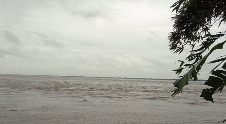 নীলফামারীতে বাড়ছে তিস্তার পানি, আতঙ্কিত জনপদের মানুষ