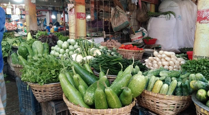 অবরোধে ফেনীর কাঁচাবাজারে ক্রেতার আকাল