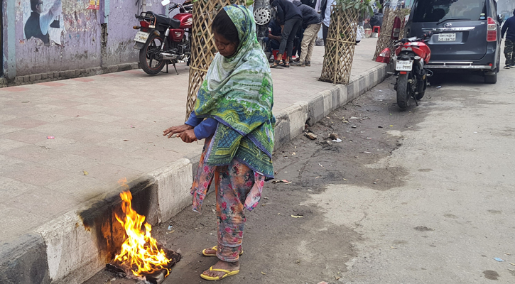 শীতে দুর্ভোগ বেড়েছে ছিন্নমূল মানুষের