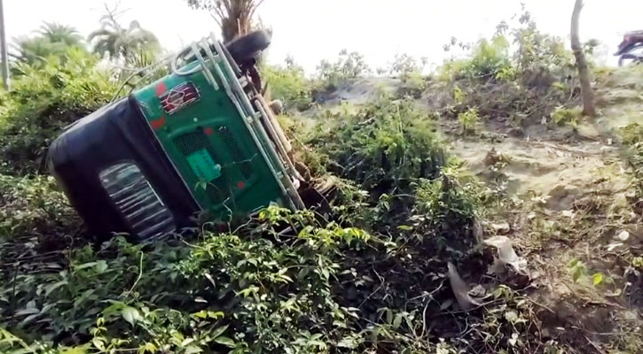 পটুয়াখালীতে অটোরিকশা খাদে পড়ে দুইজন নিহত