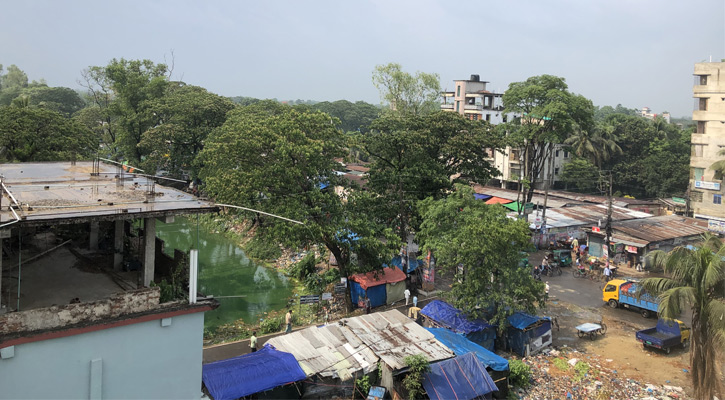 ফেনীতে এক পশলা বৃষ্টি