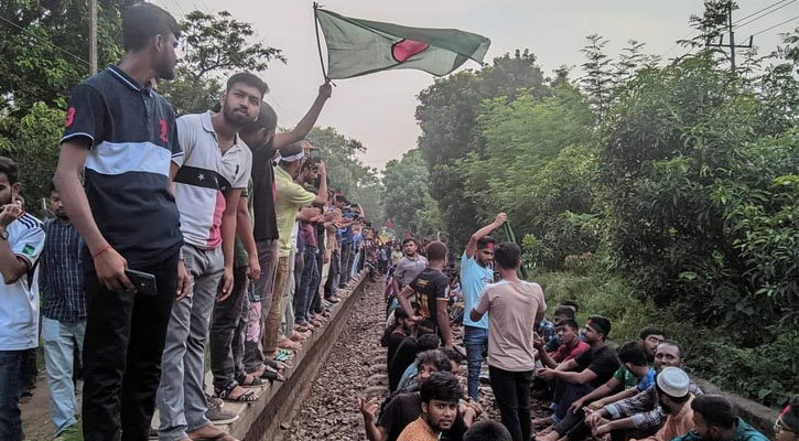 রেলপথ অবরোধে ট্রেনের শিডিউল বিপর্যয়, দুর্ভোগ বাড়ছেই