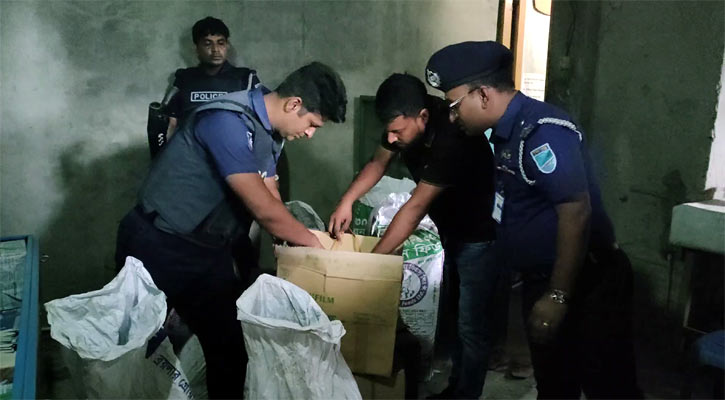 ফরিদপুর জেলা জামায়াতের কার্যালয়ে অভিযান, ১২ ককটেল জব্দ