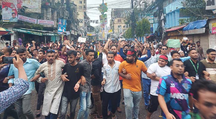 গণমিছিলের শ্লোগানে উত্তাল ময়মনসিংহ, ছাত্র-জনতার ঢল 