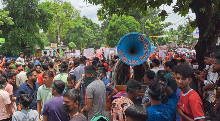 সৈয়দপুর শহর ছাত্র-জনতার দখলে