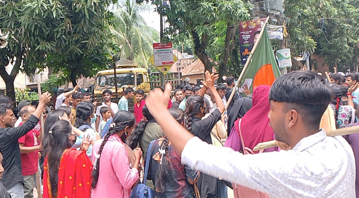 কিশোরগঞ্জে জেলা আ.লীগ কার্যালয়ে আগুন, সংঘর্ষে নিহত ৪