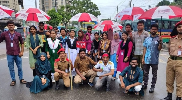 রাজধানীতে সড়কে শৃঙ্খলায় কাজ করছে বসুন্ধরা শুভসংঘ