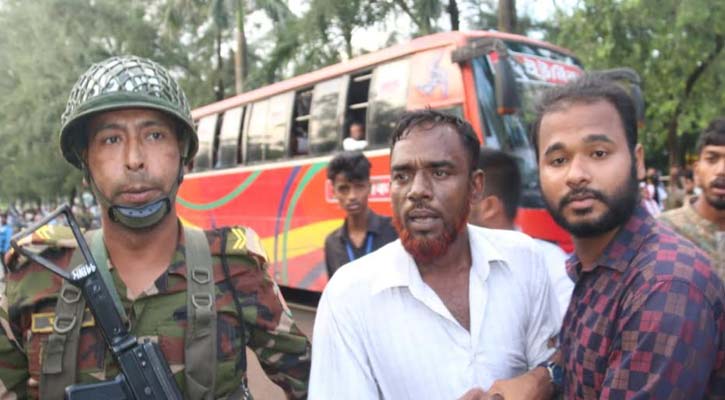 বাসে তল্লাশি চালিয়ে গাজাসহ ২ জনকে আটক করল শিক্ষার্থীরা